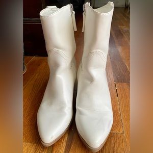 White, pleather zip up booties. Women’s Size 6